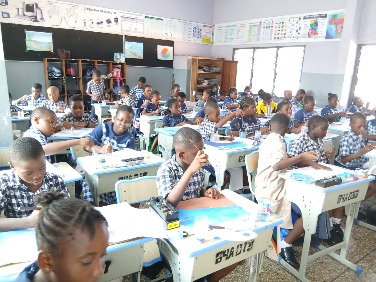 Students reading during independent study